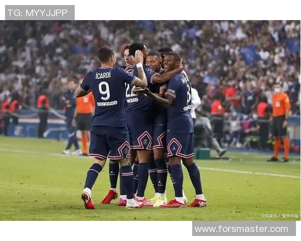 友谊赛精彩对决里昂与那不勒斯战成平局绝杀瞬间震撼全场